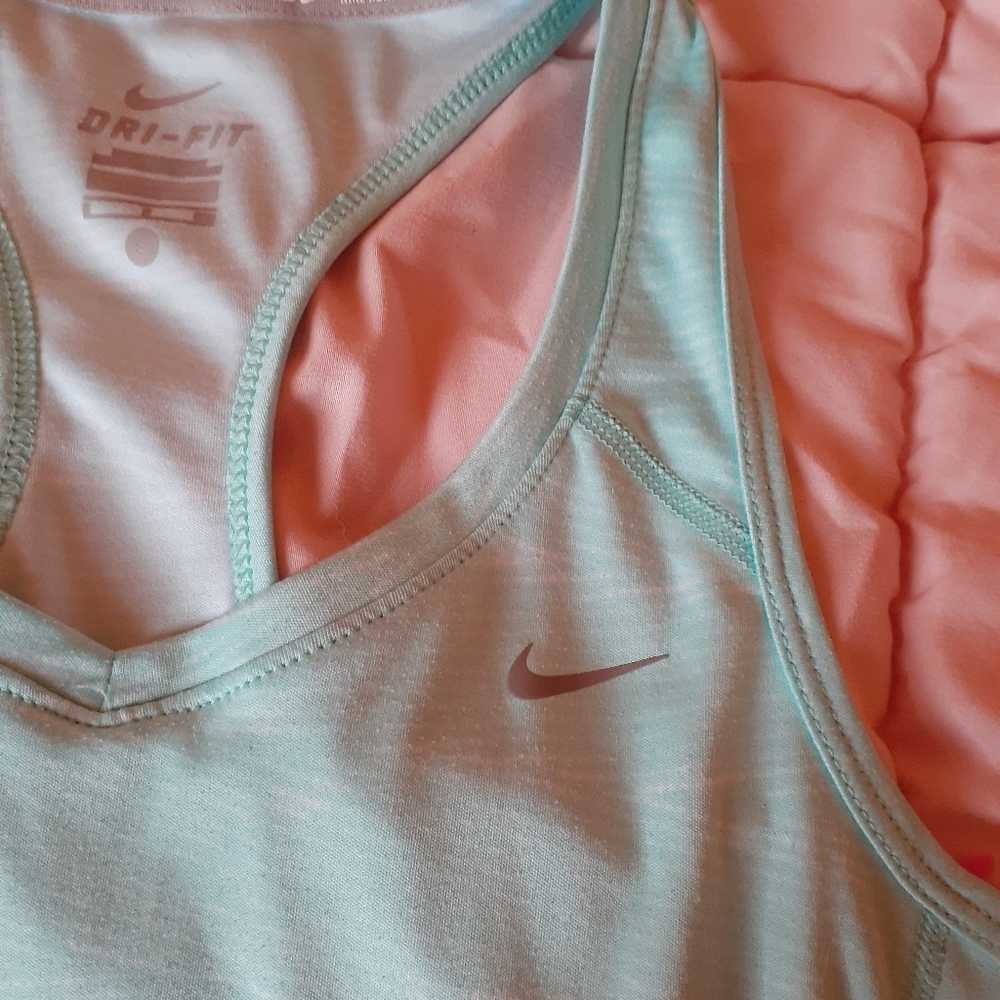 Nike tank top - Picture 2 of 4